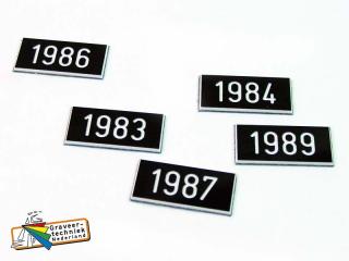 Rechthoekige Resopal en Gravoply kunststof plaatjes graveren